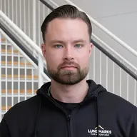 Tobias Lundmark – VD & Säljchef på Lundmarks Tak & Montage